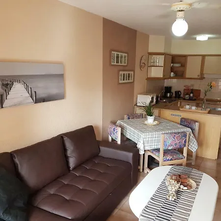 Castle Harbour With Heated Pool, Only 700 Meters To The Beach, Wifi, Balcony Apartman Arona