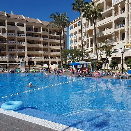 Castle Harbour With Heated Pool, Only 700 Meters To The Beach, Wifi, Balcony شقة