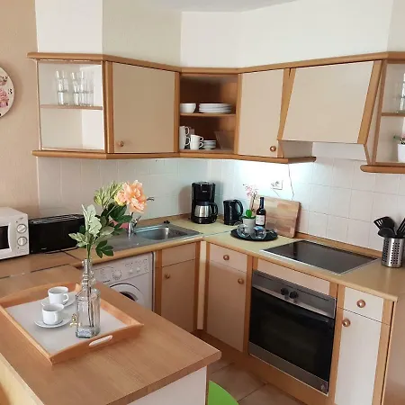Castle Harbour With Heated Pool, Only 700 Meters To The Beach, Wifi, Balcony شقة