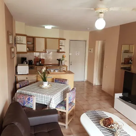 Castle Harbour With Heated Pool, Only 700 Meters To The Beach, Wifi, Balcony أرونا