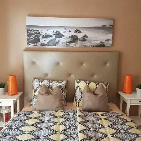 Castle Harbour With Heated Pool, Only 700 Meters To The Beach, Wifi, Balcony شقة